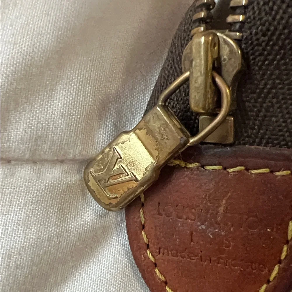 Authentic Louis Vuitton Monogram Canvas Pouch - Picture 8 of 12